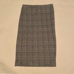 Beautiful plaid, pencil skirt above the knee, stretchy material skirt
